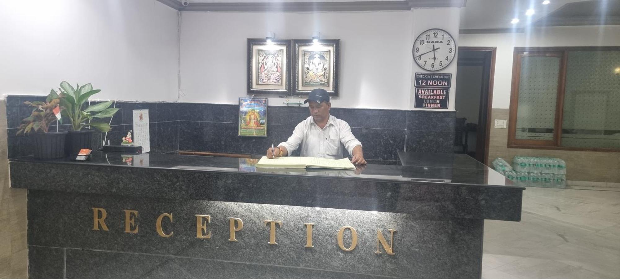 Hotel Har Ki Pauri By Around Stays Haridwār Extérieur photo