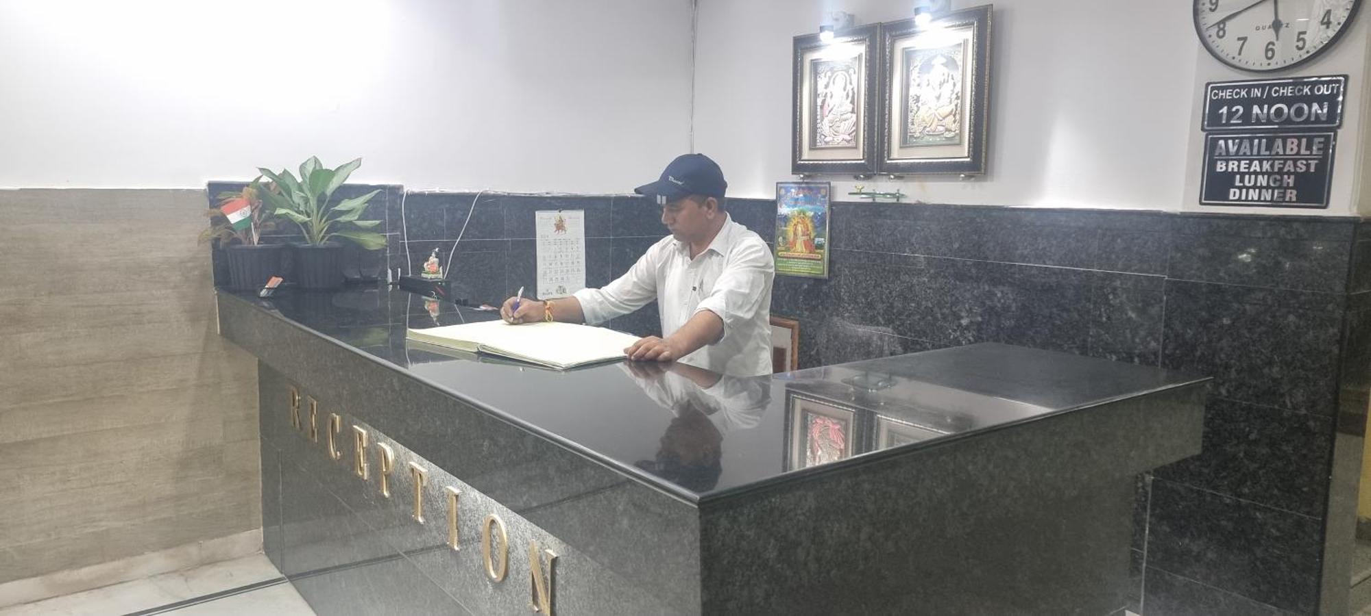 Hotel Har Ki Pauri By Around Stays Haridwār Extérieur photo